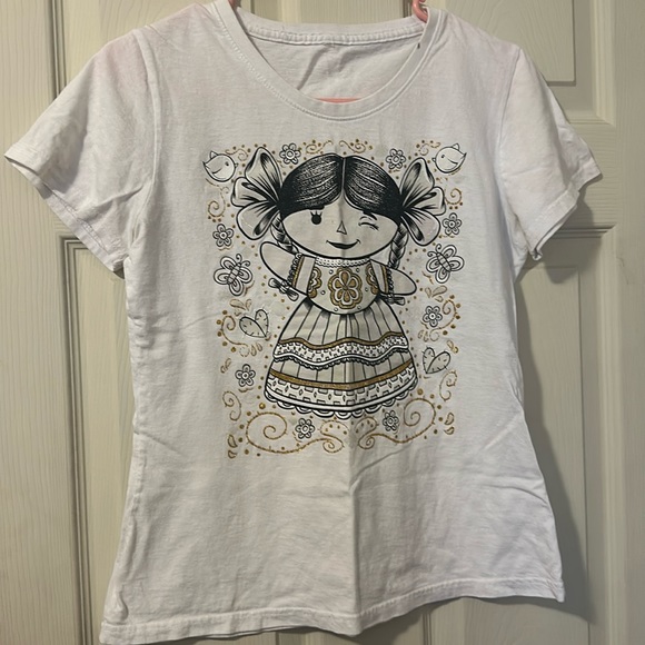 Small white top. Design lights up with the sun!! - Picture 1 of 3